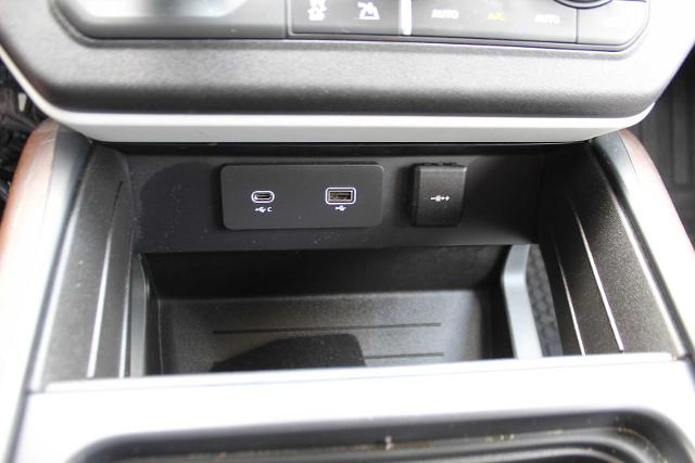 2024 Defender Vehicle Photo in HOUSTON, TX 77090