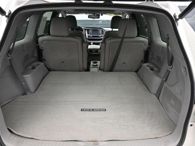 2016 Toyota Highlander Vehicle Photo in Cedar Rapids, IA 52402