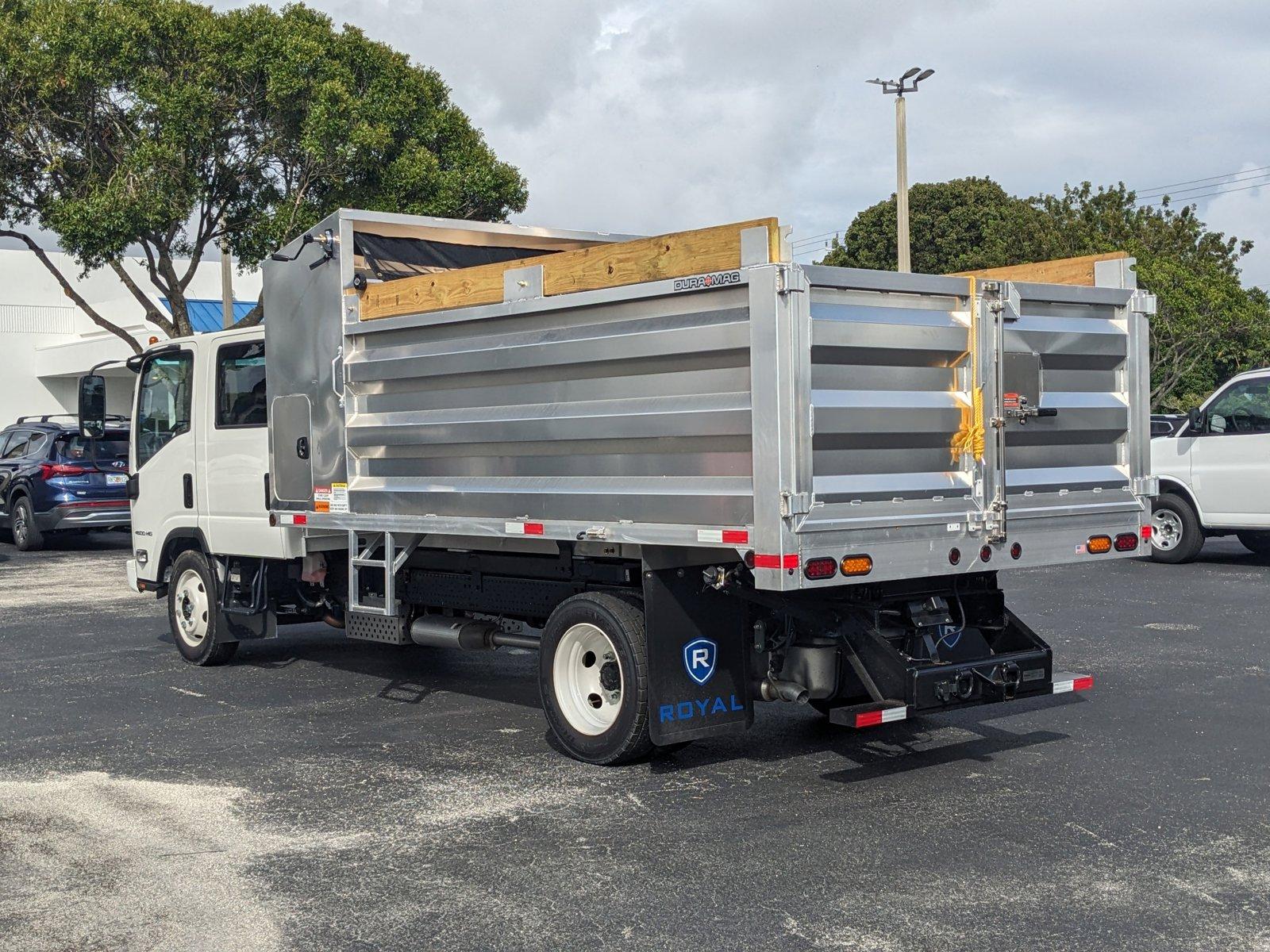 2024 Chevrolet Low Cab Forward 4500 Vehicle Photo in GREENACRES, FL 33463-3207