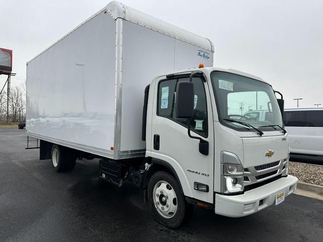 2024 Chevrolet Low Cab Forward 4500 XD Vehicle Photo in COLUMBIA, MO 65203-3903