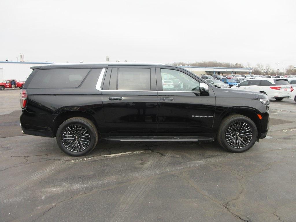 Used 2021 Chevrolet Suburban Premier with VIN 1GNSKFKD2MR135107 for sale in Collinsville, IL