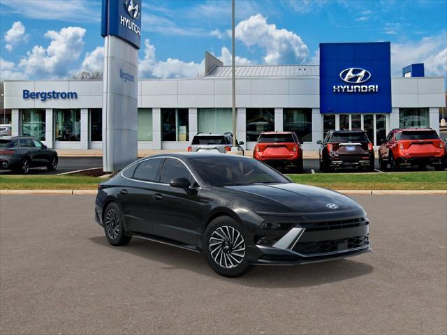 2025 Hyundai SONATA Hybrid Vehicle Photo in Green Bay, WI 54304