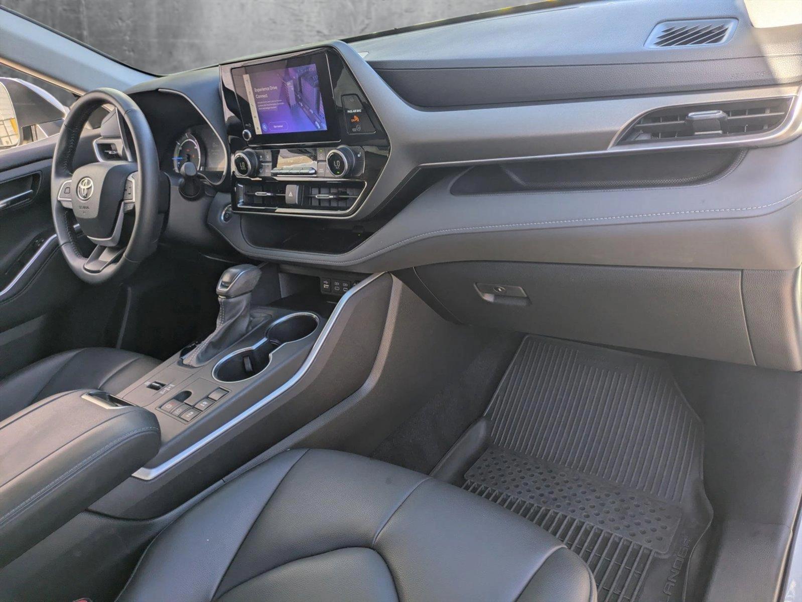 2024 Toyota Highlander Vehicle Photo in Winter Park, FL 32792