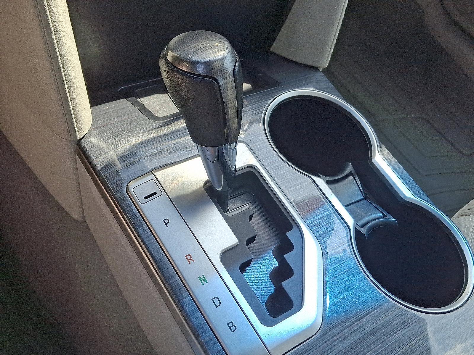 2013 Toyota Camry Hybrid Vehicle Photo in Trevose, PA 19053