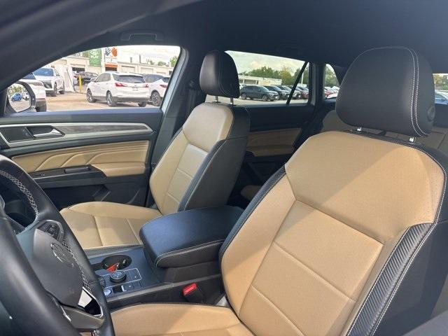2021 Volkswagen Atlas Cross Sport Vehicle Photo in ENGLEWOOD, CO 80113-6708