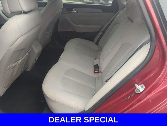 2015 Hyundai SONATA Vehicle Photo in Merrillville, IN 46410