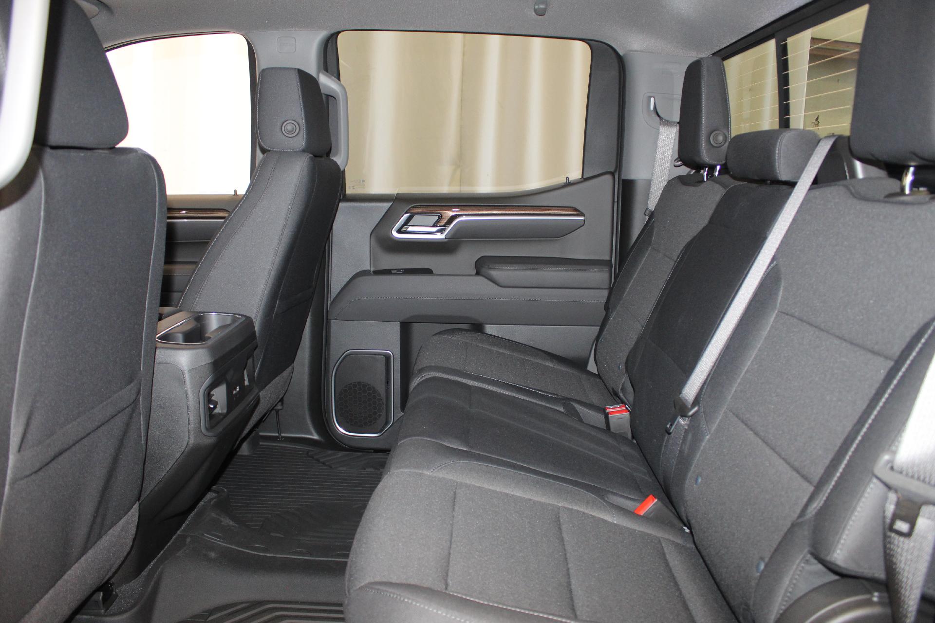 2025 Chevrolet Silverado 1500 Vehicle Photo in NORTHAMPTON, MA 01060-1120