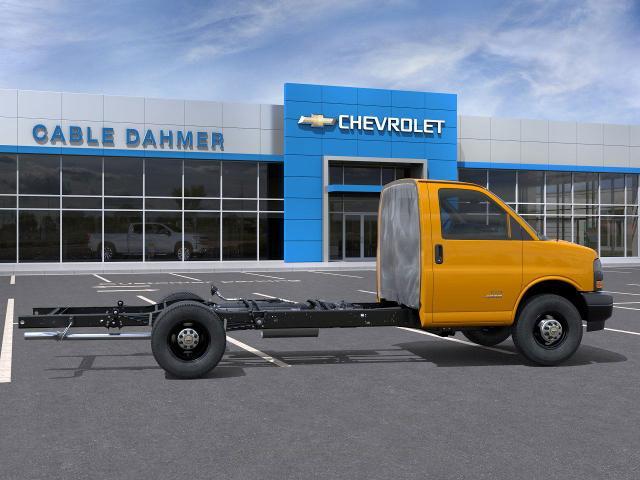2025 Chevrolet Express Commercial Cutaway Vehicle Photo in TOPEKA, KS 66609-0000