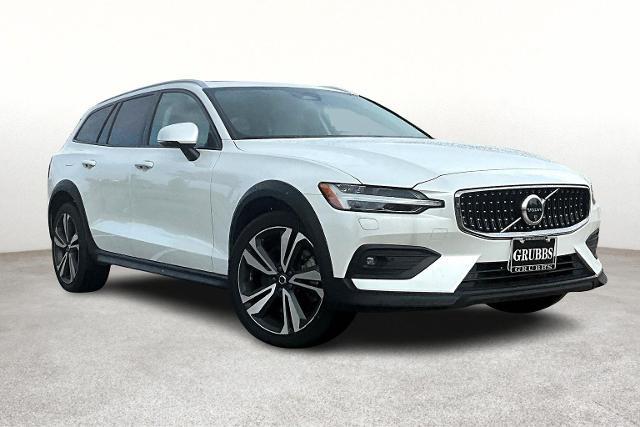 2024 Volvo V60 Cross Country Vehicle Photo in Houston, TX 77007