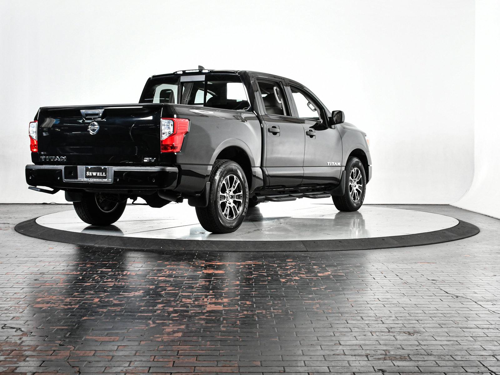 2022 Nissan Titan Vehicle Photo in DALLAS, TX 75235