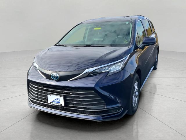 2023 Toyota Sienna Vehicle Photo in Green Bay, WI 54304