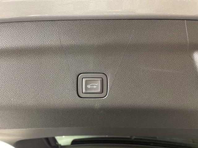 2025 Chevrolet Suburban Vehicle Photo in PHOENIX, AZ 85014-3381