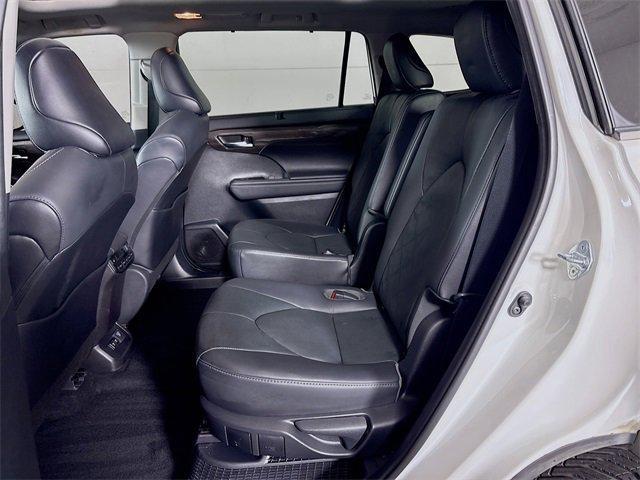 2021 Toyota Highlander Vehicle Photo in PUYALLUP, WA 98371-4149
