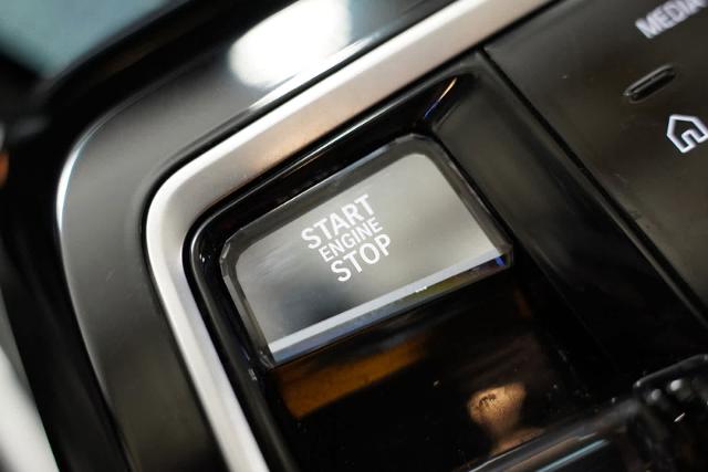 2024 BMW 740i xDrive Vehicle Photo in GRAPEVINE, TX 76051