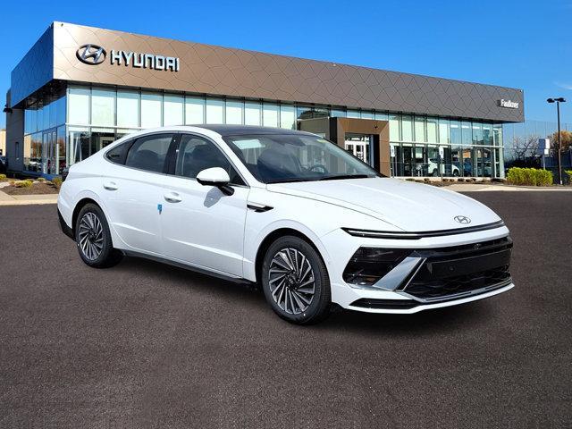 2025 Hyundai SONATA Hybrid Vehicle Photo in Harrisburg, PA 17111