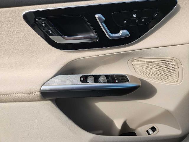 2025 Mercedes-Benz GLC Vehicle Photo in HOUSTON, TX 77079
