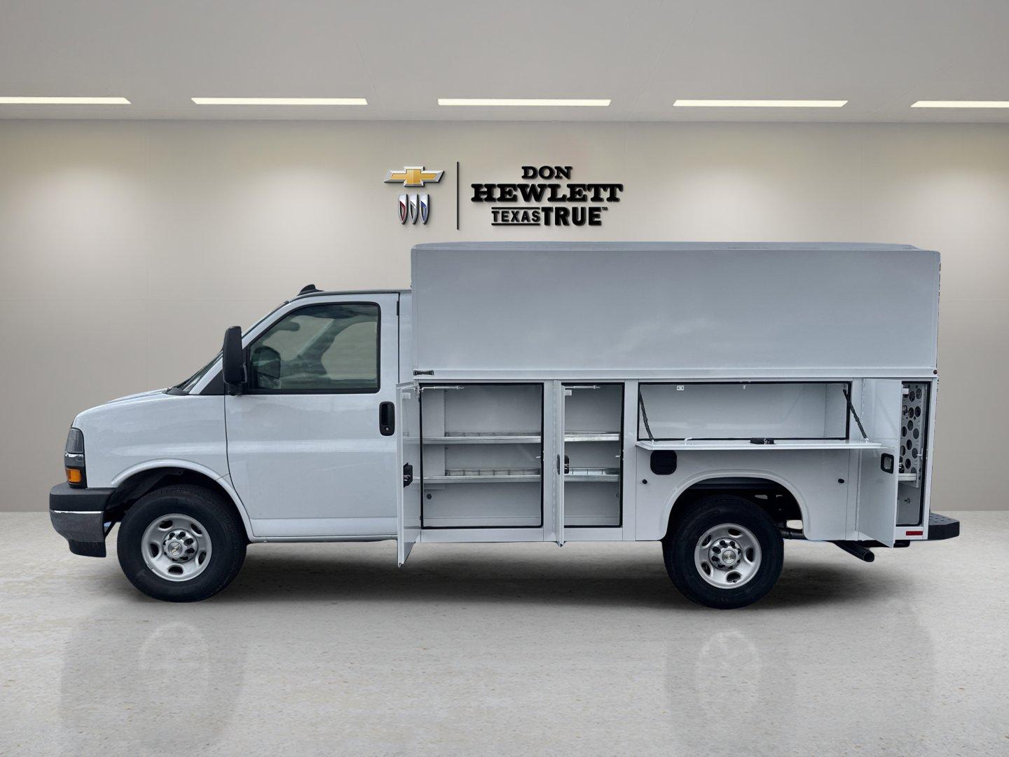 2025 Chevrolet Express Cutaway 3500 Vehicle Photo in GEORGETOWN, TX 78626-7508