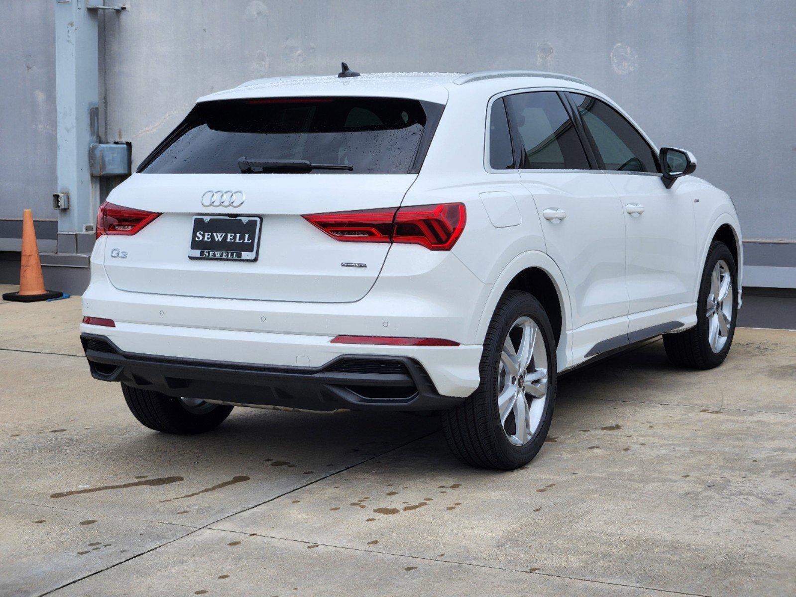 2024 Audi Q3 Vehicle Photo in SUGAR LAND, TX 77478