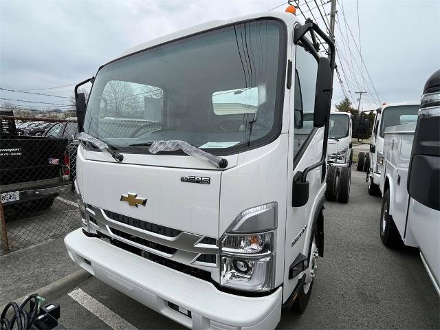 2024 Chevrolet Low Cab Forward 5500 HG Vehicle Photo in ALCOA, TN 37701-3235