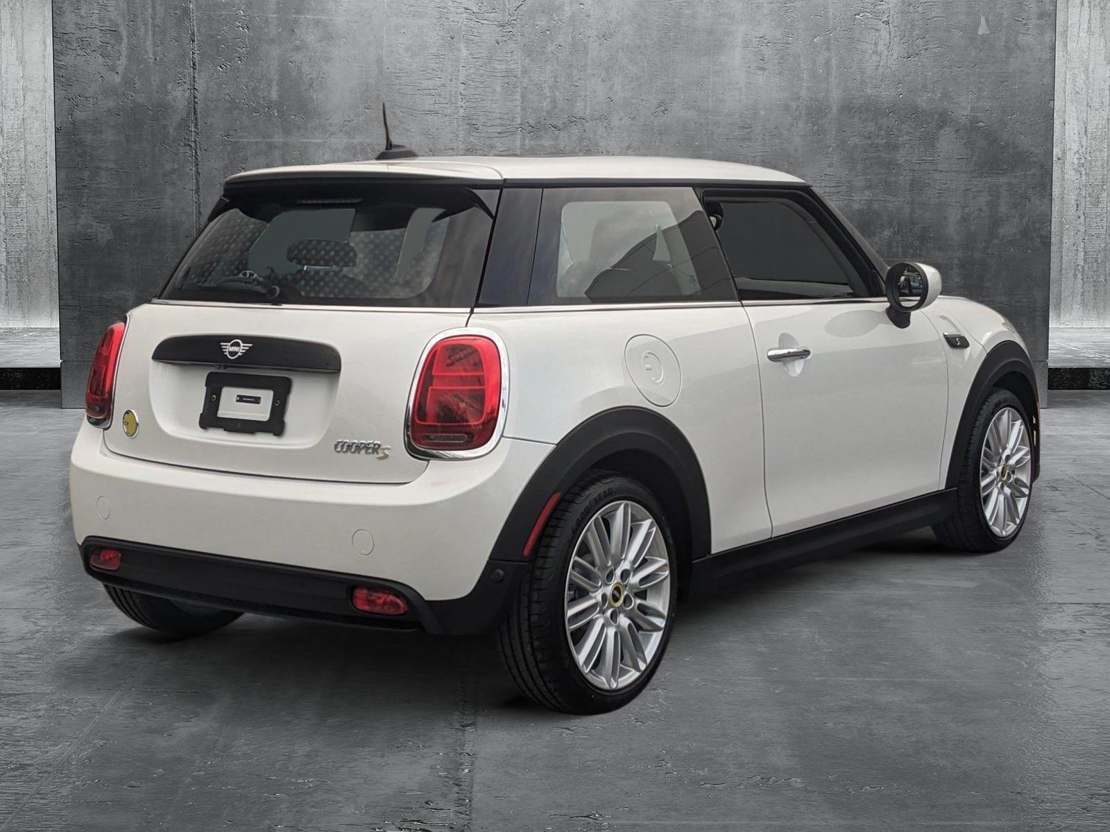 2024 MINI Electric Hardtop 2 Door Signature Vehicle Photo in Towson, MD 21204