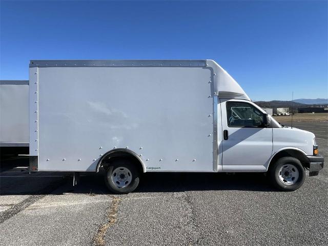 2025 Chevrolet Express Cutaway 3500 Vehicle Photo in ALCOA, TN 37701-3235