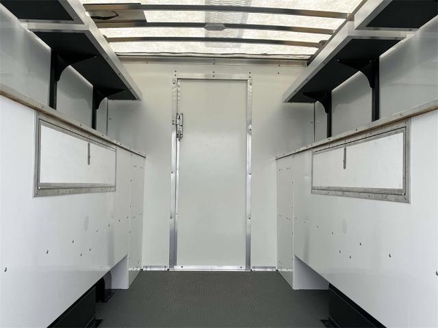2025 Chevrolet Express Cutaway 3500 Vehicle Photo in ALCOA, TN 37701-3235
