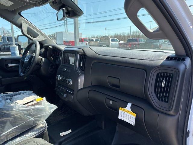 2025 GMC Sierra 3500 HD Chassis Cab Vehicle Photo in MEDINA, OH 44256-9631