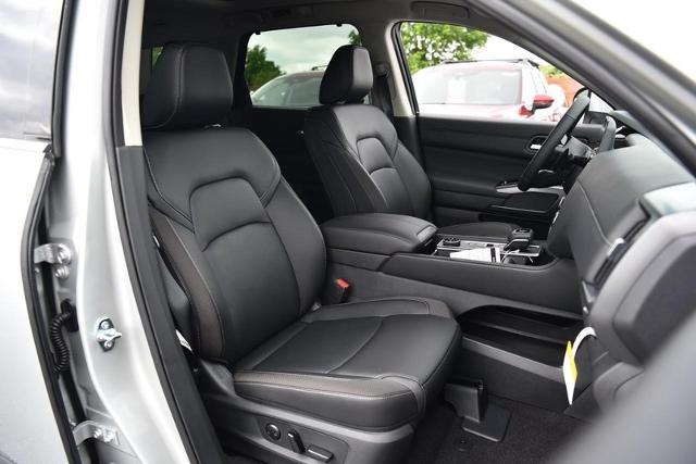 2025 Nissan Pathfinder Vehicle Photo in Ballwin, MO 63011
