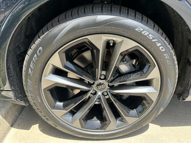 2025 Audi Q7 Vehicle Photo in HOUSTON, TX 77090