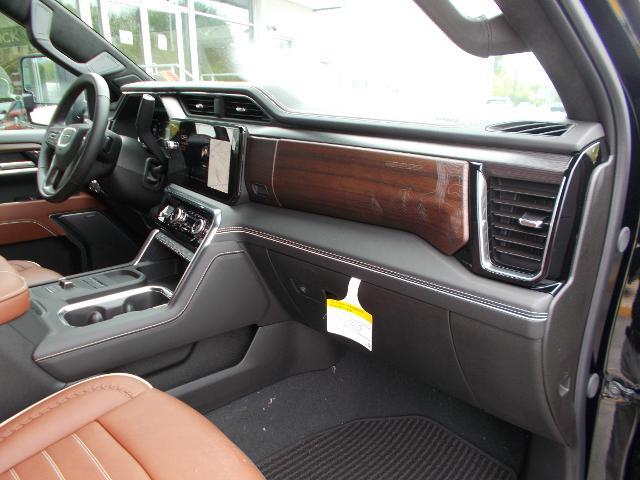 2025 GMC Sierra 2500 HD Vehicle Photo in LOWELL, MA 01852-4336