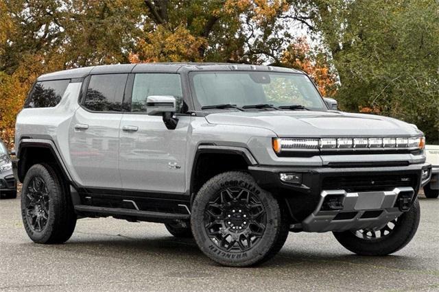 2025 GMC HUMMER EV SUV Vehicle Photo in ELK GROVE, CA 95757-8703