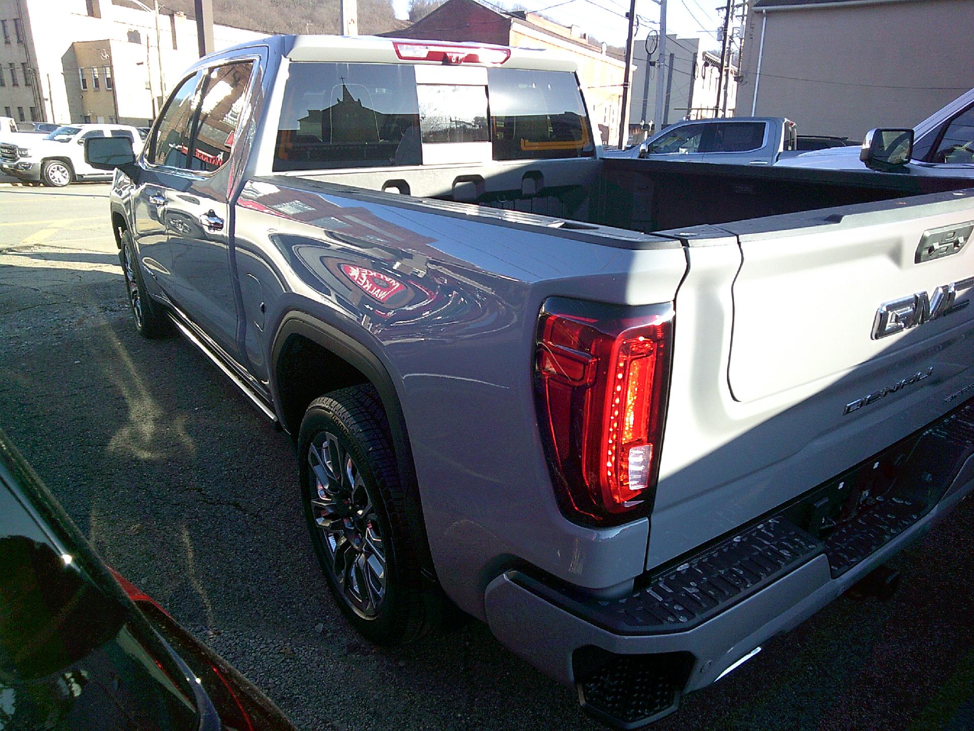 2025 GMC Sierra 1500 Vehicle Photo in KITTANNING, PA 16201-1536