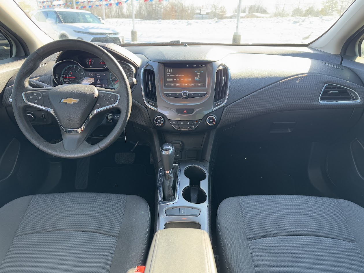 2018 Chevrolet Cruze Vehicle Photo in BOONVILLE, IN 47601-9633