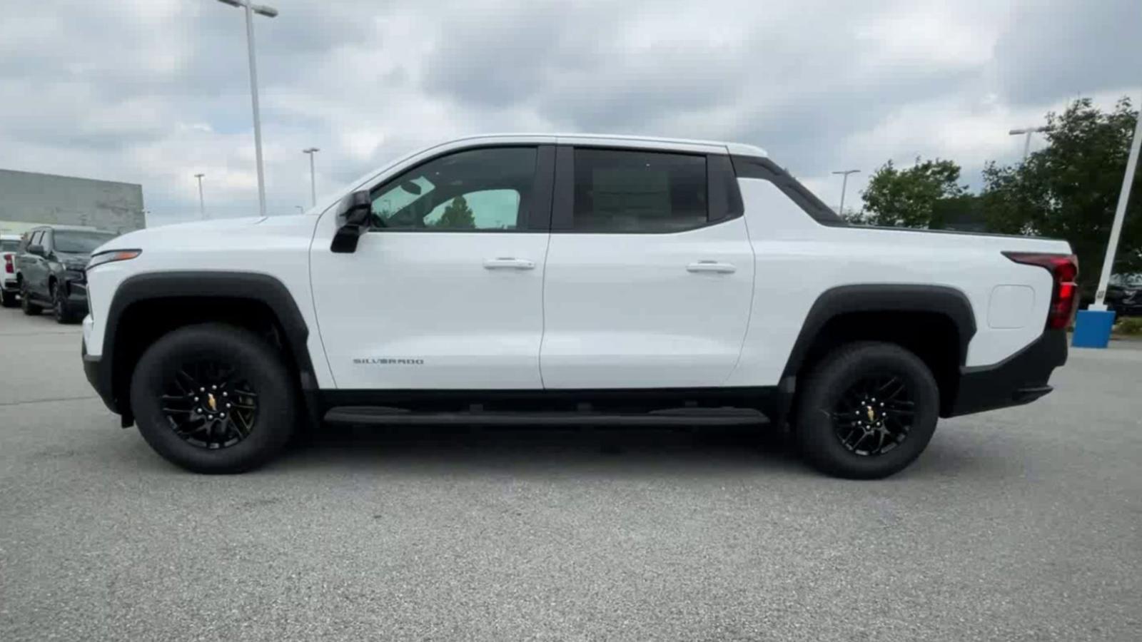 2024 Chevrolet Silverado EV Vehicle Photo in BENTONVILLE, AR 72712-4322