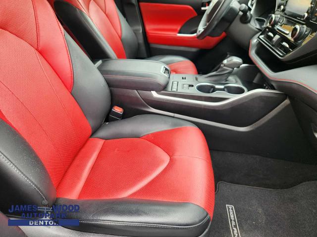 2021 Toyota Highlander Vehicle Photo in DENTON, TX 76210-9321
