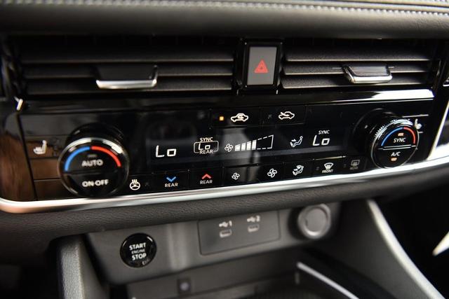2025 Nissan Rogue Vehicle Photo in Ballwin, MO 63011