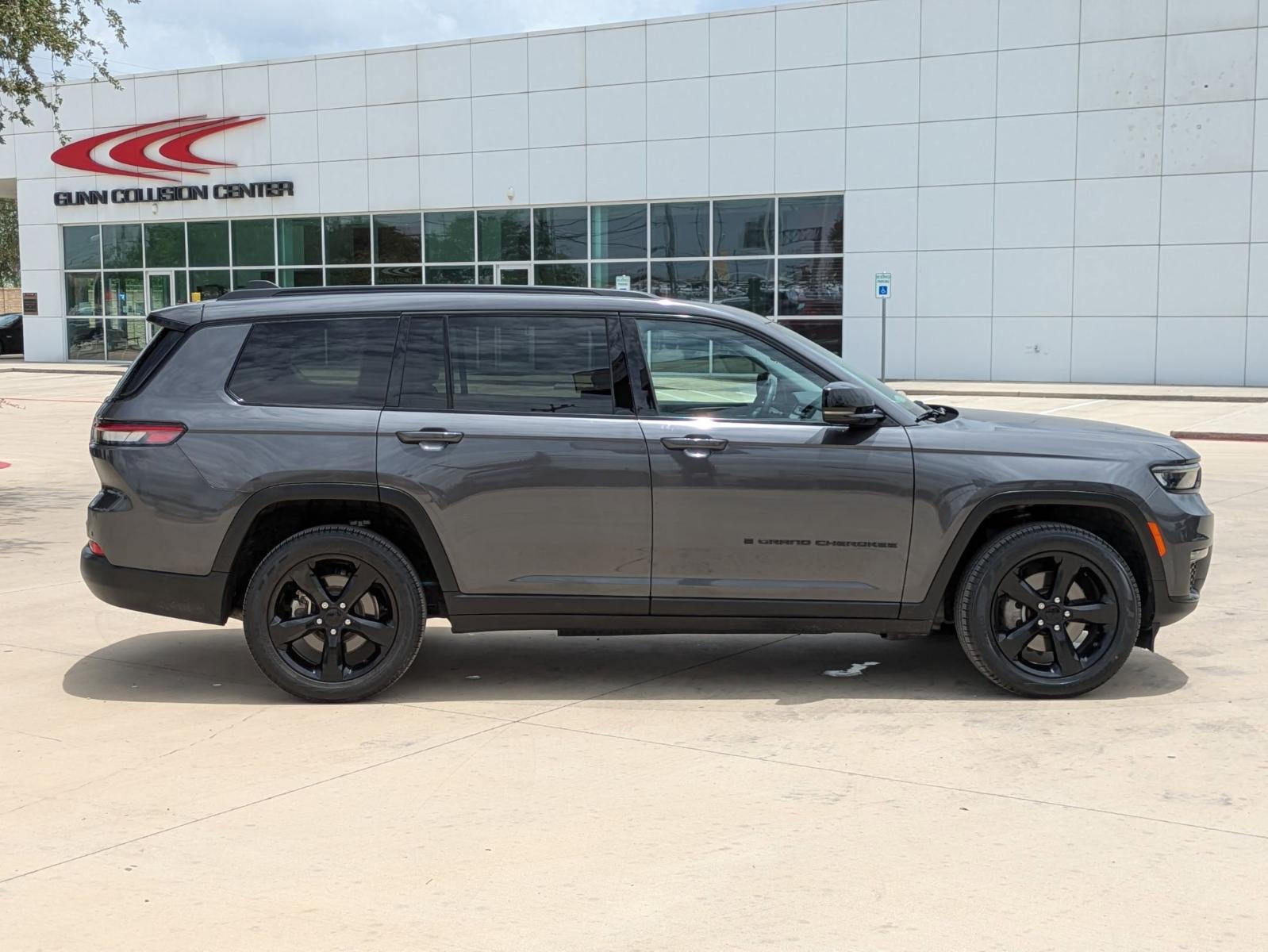2022 Jeep Grand Cherokee L Vehicle Photo in SELMA, TX 78154-1460