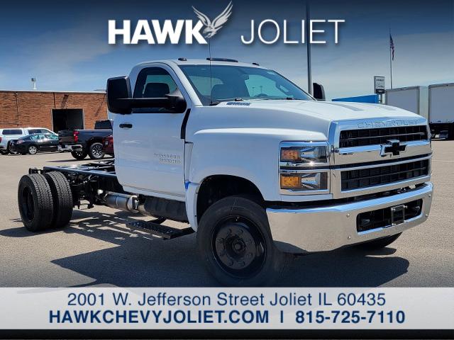 2024 Chevrolet Silverado Chassis Cab Vehicle Photo in JOLIET, IL 60435-8135