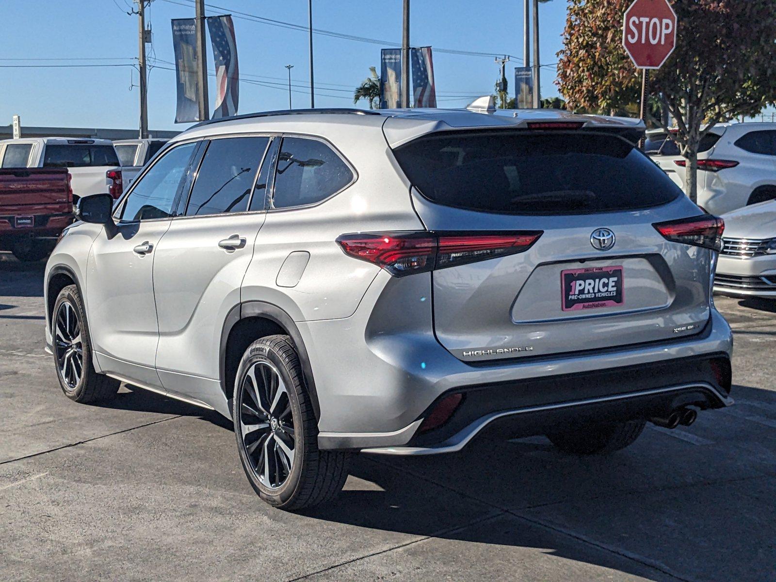 2022 Toyota Highlander Vehicle Photo in MIAMI, FL 33172-3015