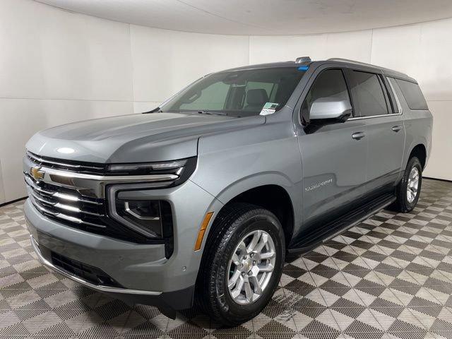2025 Chevrolet Suburban Vehicle Photo in PHOENIX, AZ 85014-3381