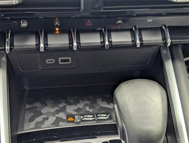 2024 Chevrolet Colorado Vehicle Photo in ENGLEWOOD, CO 80113-6708