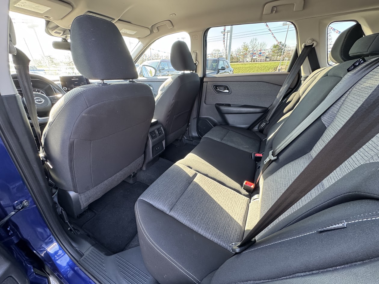 2023 Nissan Rogue Vehicle Photo in BOONVILLE, IN 47601-9633