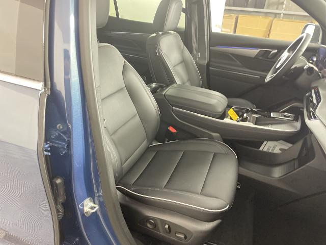 2025 Buick Enclave Vehicle Photo in GILBERT, AZ 85297-0402