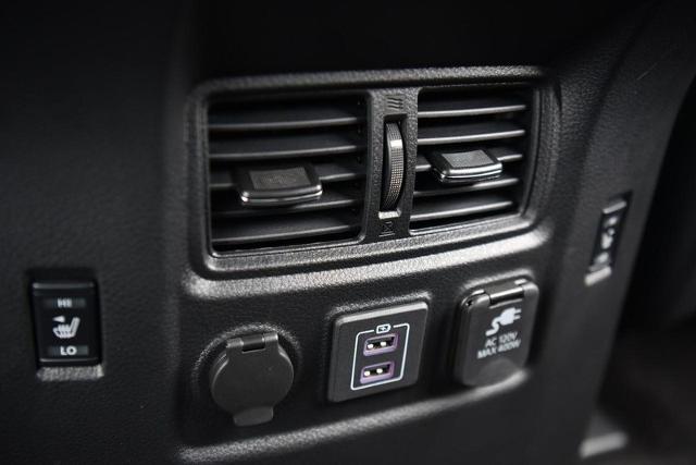 2024 Nissan Titan Vehicle Photo in Ballwin, MO 63011