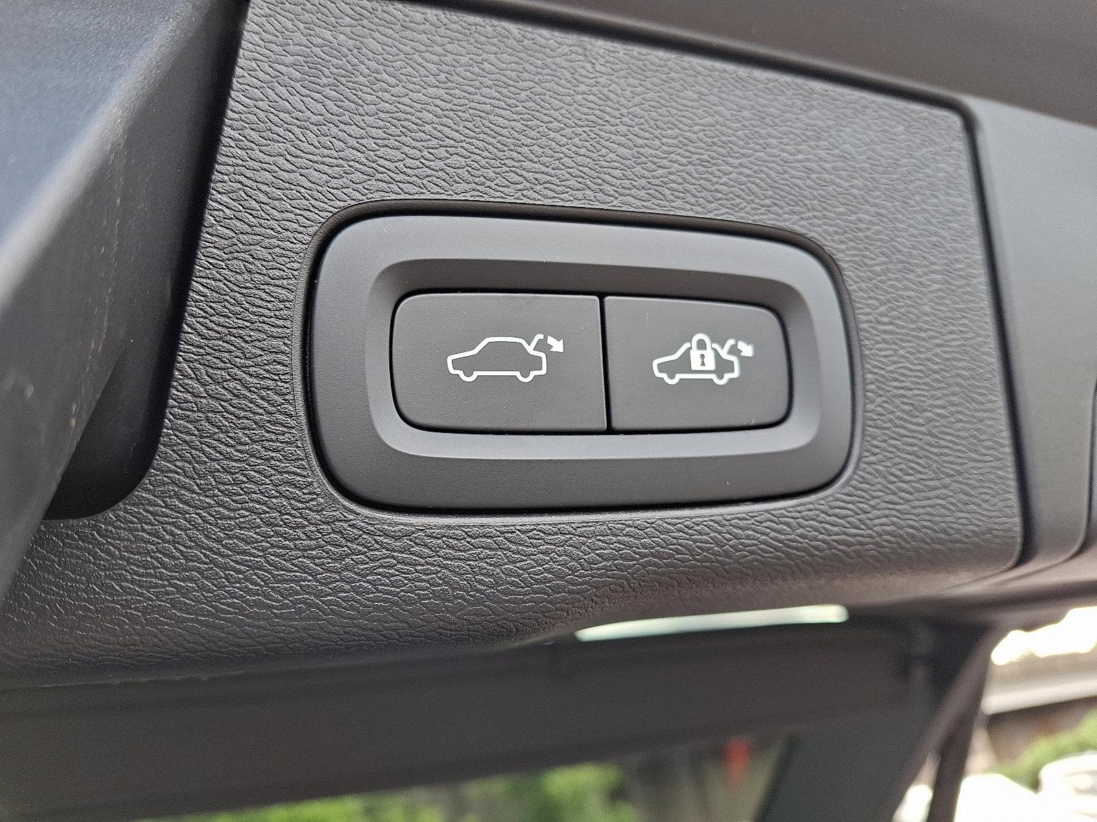 2022 Volvo XC60 Vehicle Photo in Trevose, PA 19053