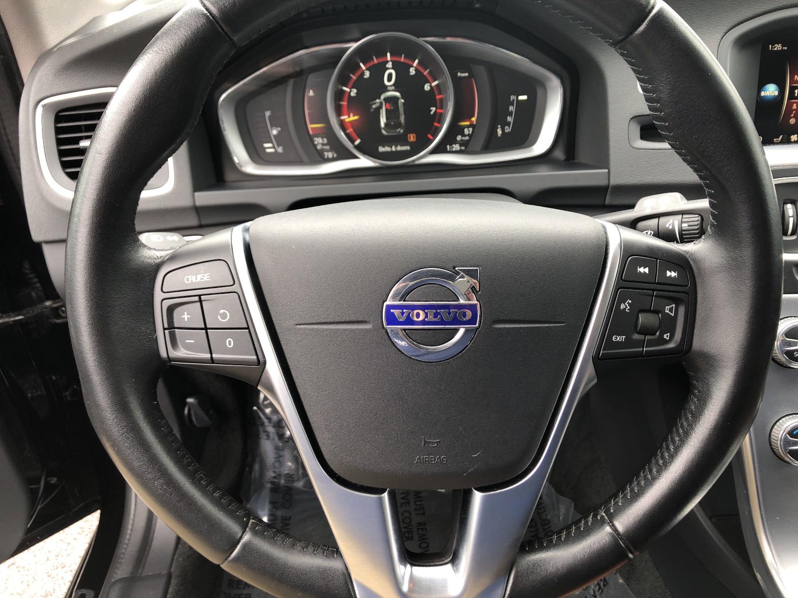 2017 Volvo V60 Cross Country Vehicle Photo in Mechanicsburg, PA 17050
