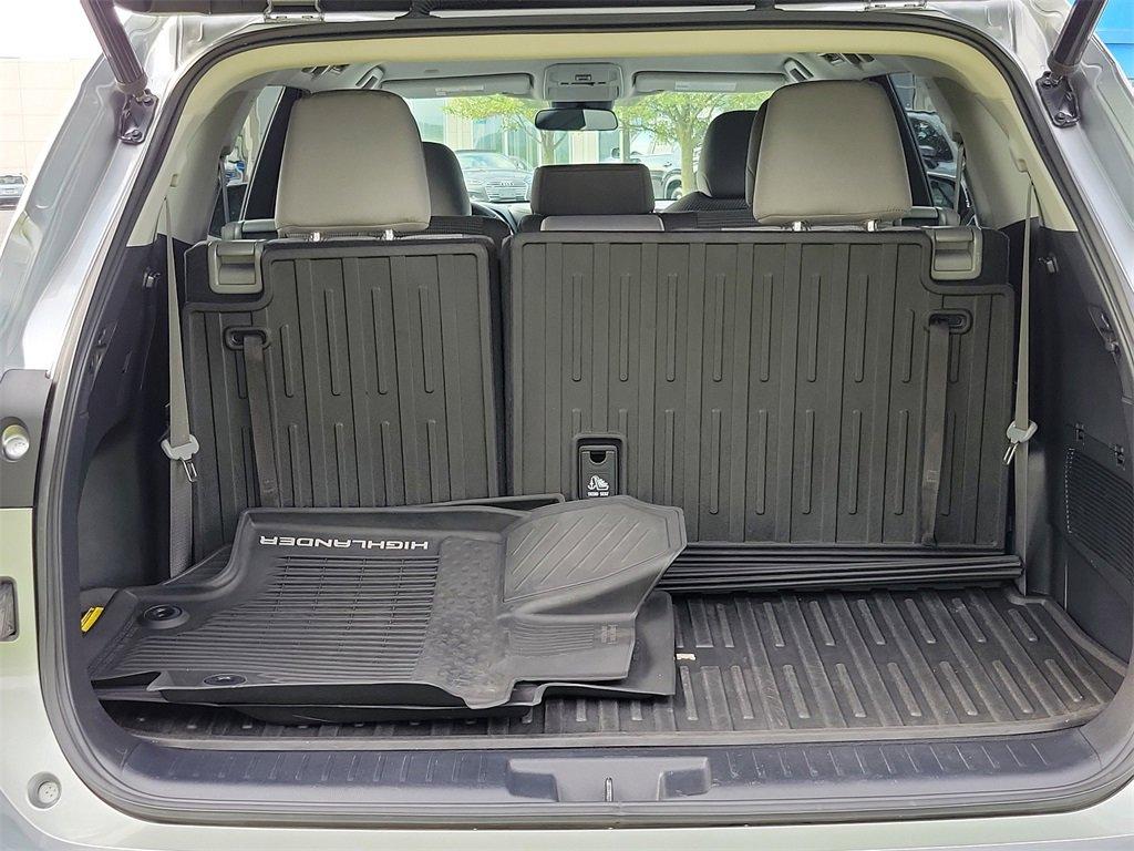 2020 Toyota Highlander Vehicle Photo in Muncy, PA 17756