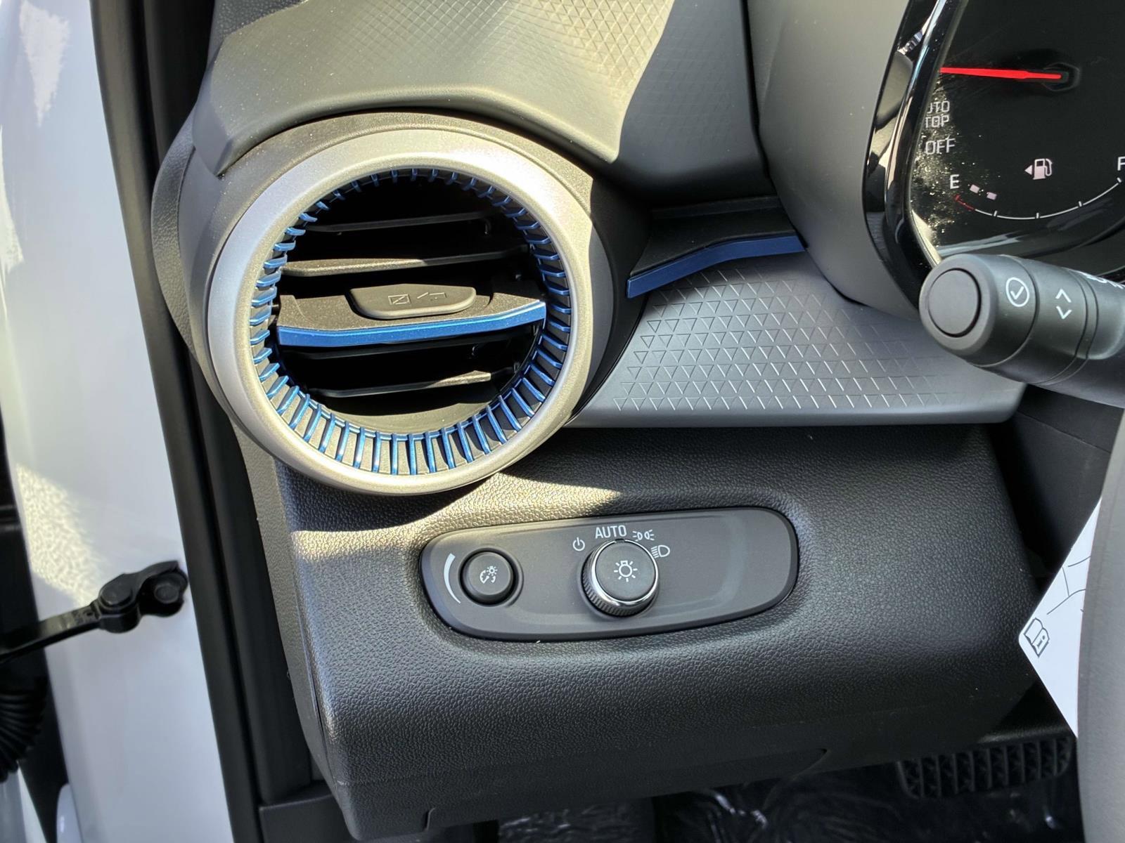 2025 Chevrolet Trax Vehicle Photo in LOS ANGELES, CA 90007-3794