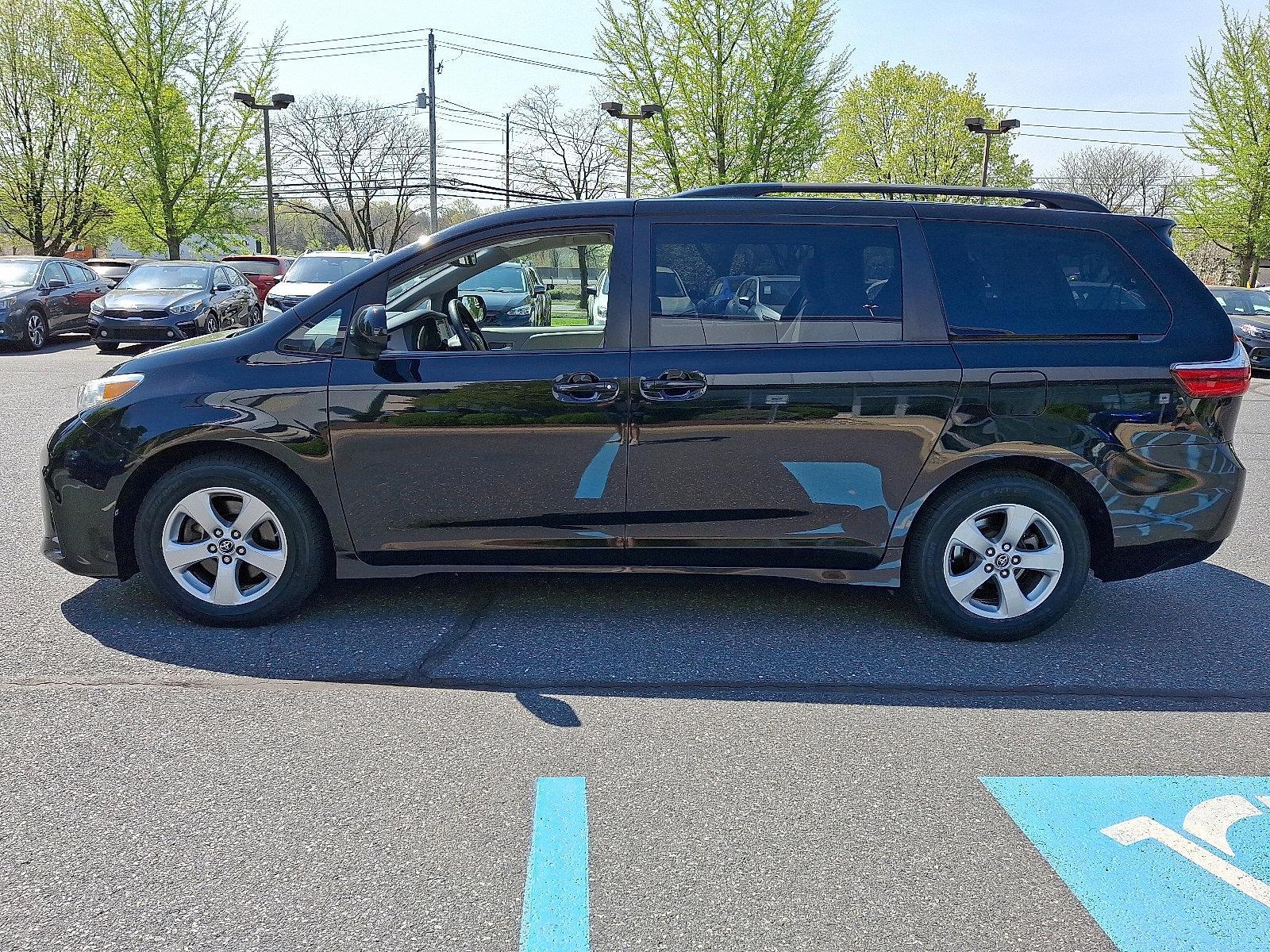 2018 Toyota Sienna Vehicle Photo in BETHLEHEM, PA 18017