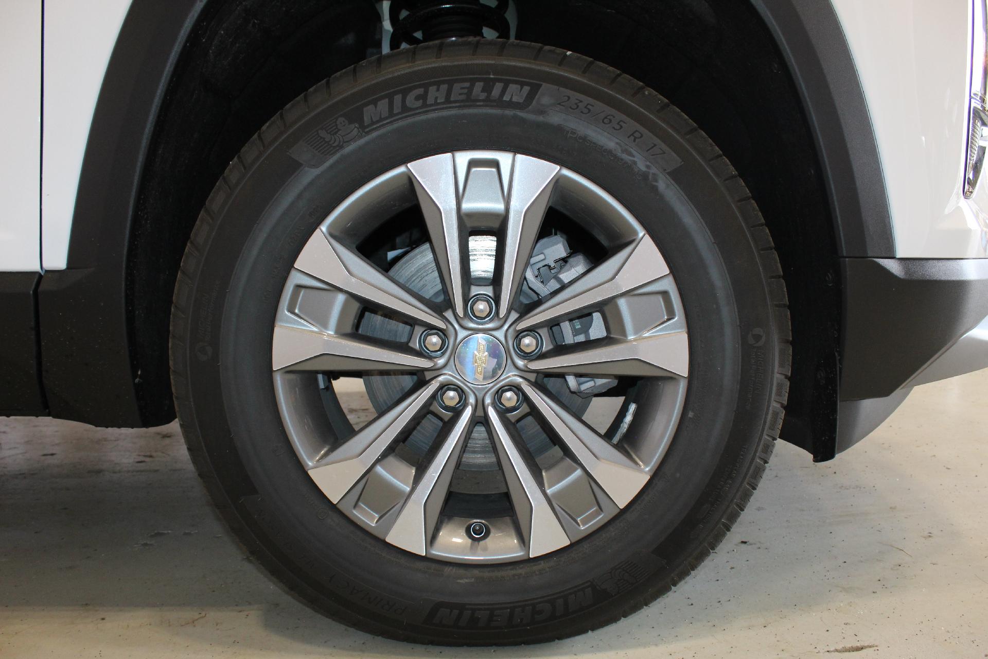 2025 Chevrolet Equinox Vehicle Photo in NORTHAMPTON, MA 01060-1120